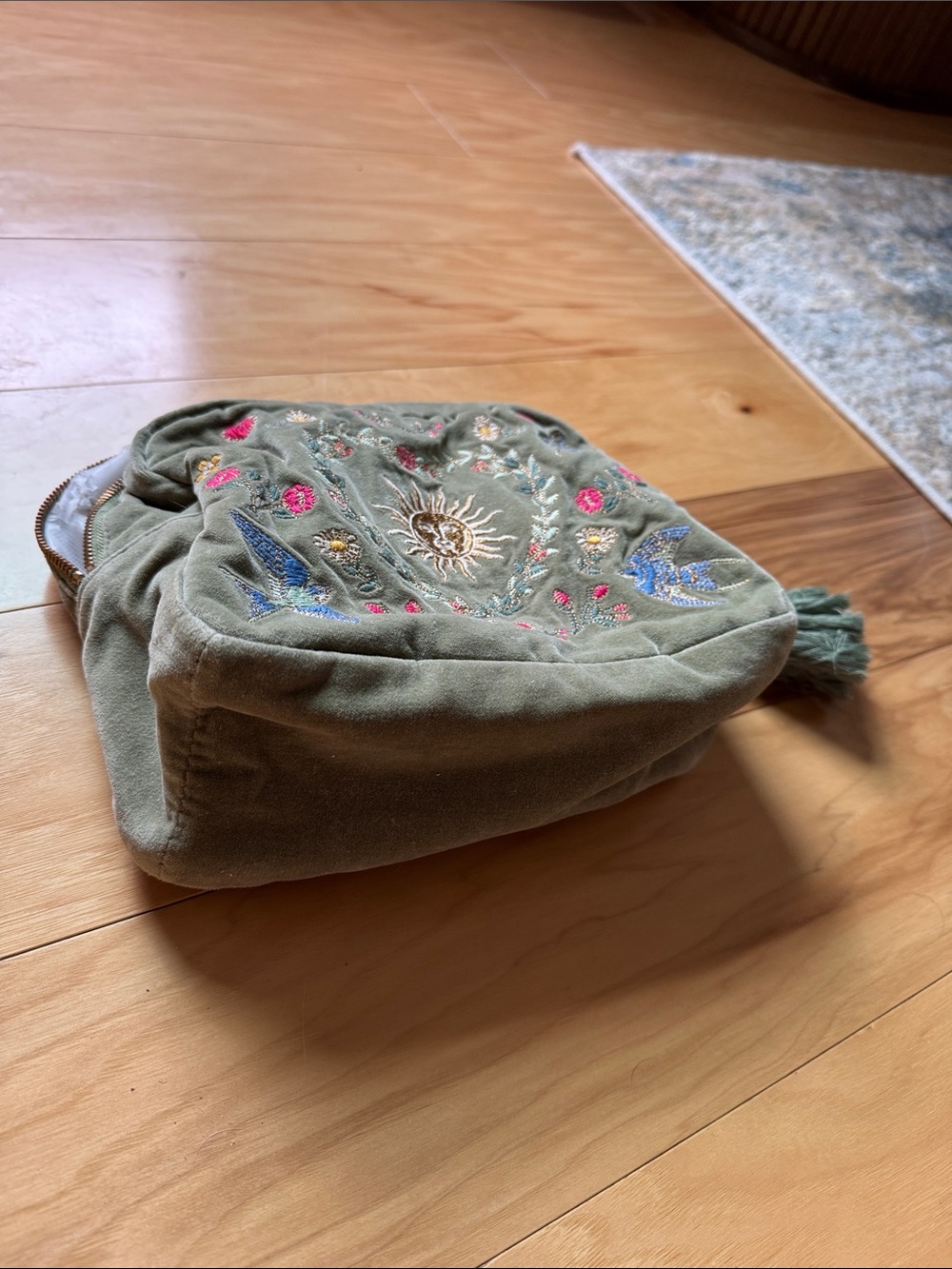 ELIZABETH SCARLETT
Earth Goddess Velvet Wash Bag - Olive - Picture 3 of 10